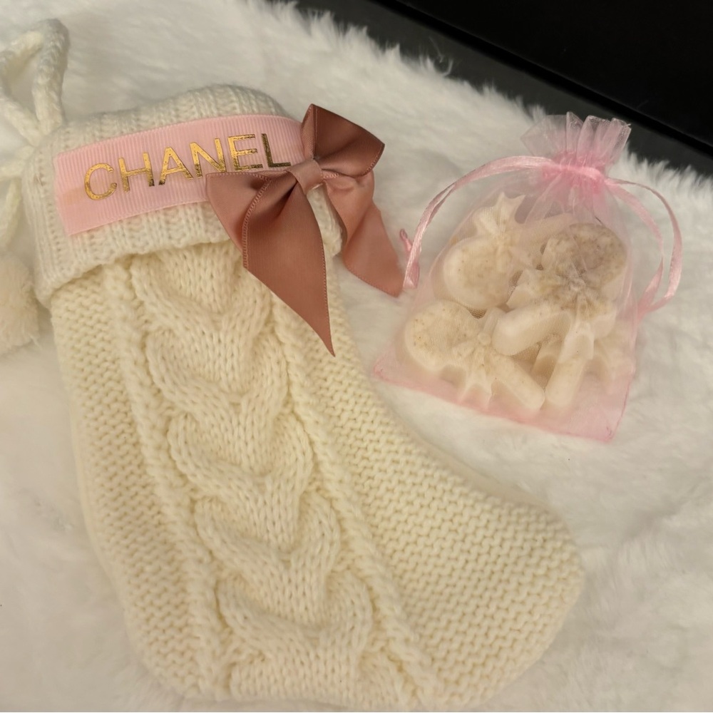 Hand made Luxury Knit Christmas Stocking with guest soaps - Picture 4 of 8